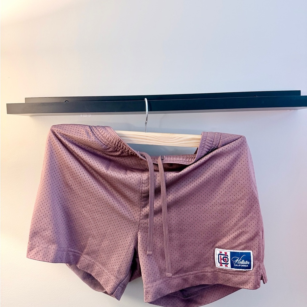 Hollister Men’s Mauve Mesh Shorts